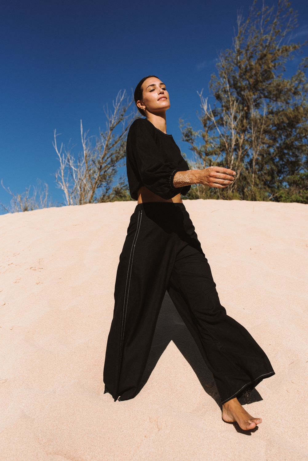 JAXSEA HAWAII VACATION PANT BLACK. WHITE CONTRASTING THREAD. LINEN/COTTON BLEND. DESIGNED IN HAWAII.